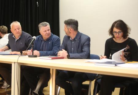 Sestanek s krajani Begunj pri Cerknici v zvezi s kanalizacijo 01 Foto Ljubo Vukelič